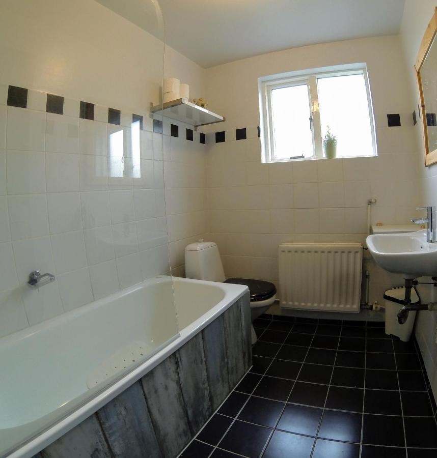 Skjolbraut - Cozy Apartment - Central Location - Free Parking - Close To A Public Swimming Pool And Sky Lagoon Reykjavik Extérieur photo